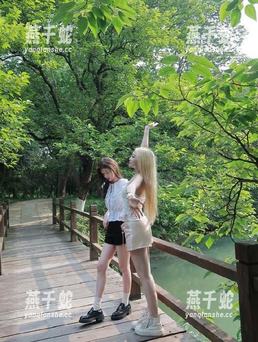 91吃瓜 在91吃瓜网站,合辑里的每一颗瓜都是精华,真让人忍不住想来一发!