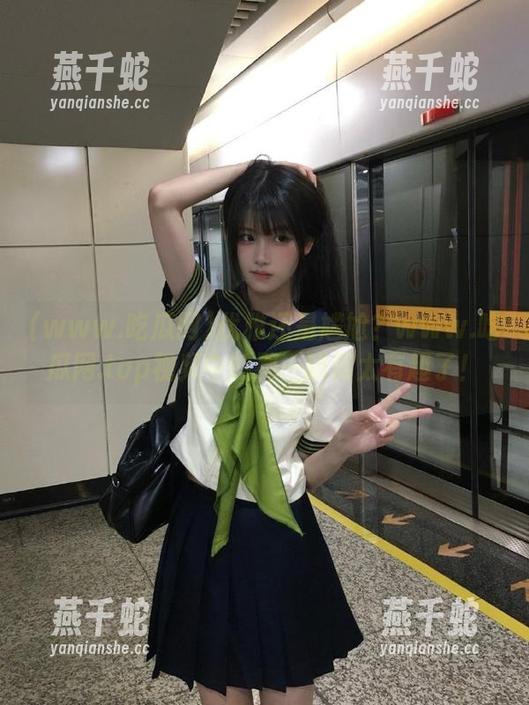 优雅还是尴尬？www.吃瓜网.top视频中的那一瞬间太有趣了！
