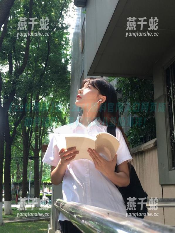 zztt黑料 走,zztt黑料官网入口网页版的传送门,带你畅游八卦的海洋!