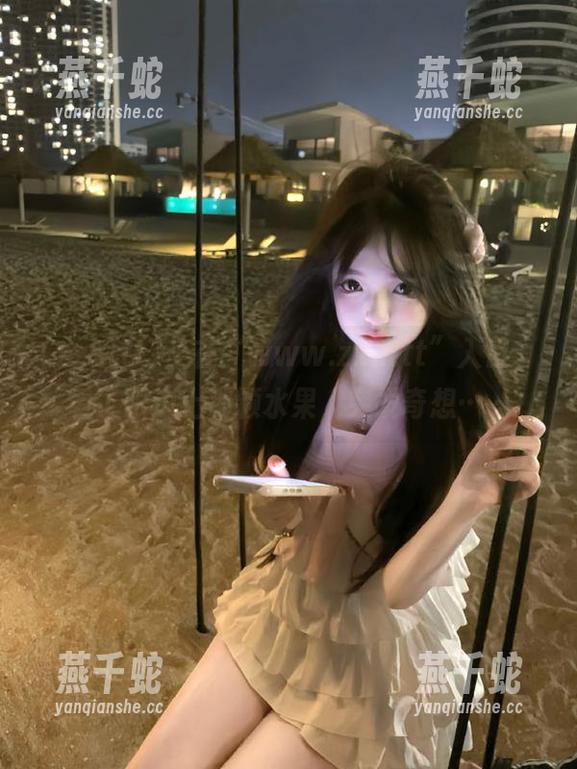 zzzttt 坐在“www.zzzttt”入口,看了眼边上那颗水果,突发奇想……