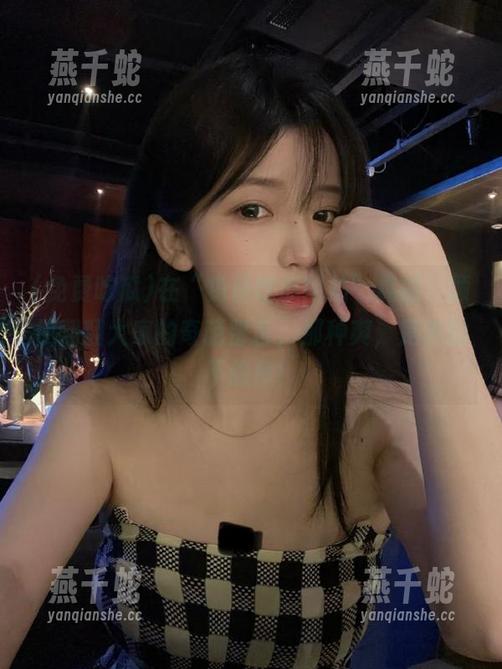免费吃瓜 在“免费吃瓜网站”晃悠,顺便翻翻大家的奇葩留言,那种爽,是真的不想停!