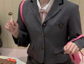 当吃瓜网苹果版碰上其他app，会产生奇妙的化学反应嘛？脑海中闪过的拼图，有点奇幻。