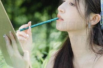 阳光明媚，吃瓜网链接了不一样的视角，让人忍不住停下脚步