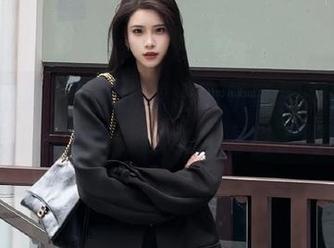 视频拼凑出了扒哥黑料的全过程，我的天，这也太滑稽了吧！