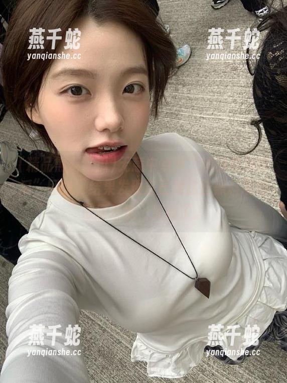 无意中点开“精品黑料吃瓜”网址，结果发现自己被这些黑料吊得欲罢不能，失控了。
