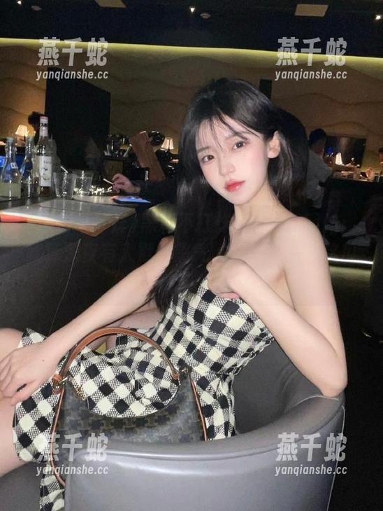 黑料不打烊155fun网站：就算深夜有人默默憋气，我也得吃完这瓜！