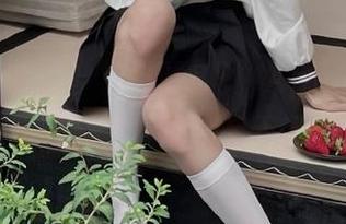 在“黑料社吧”App上不断翻，感觉自己是个永远满足不了的猎手！