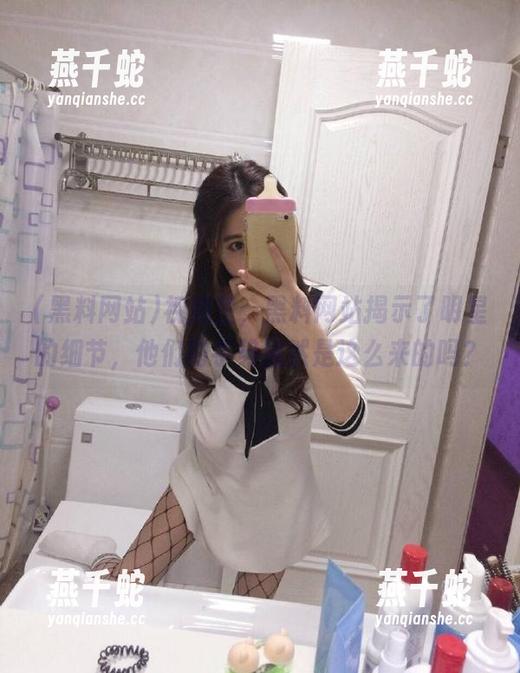 黑料网站 视频里,黑料网站揭示了明星的细节,他们的手势居然是这么来的吗?